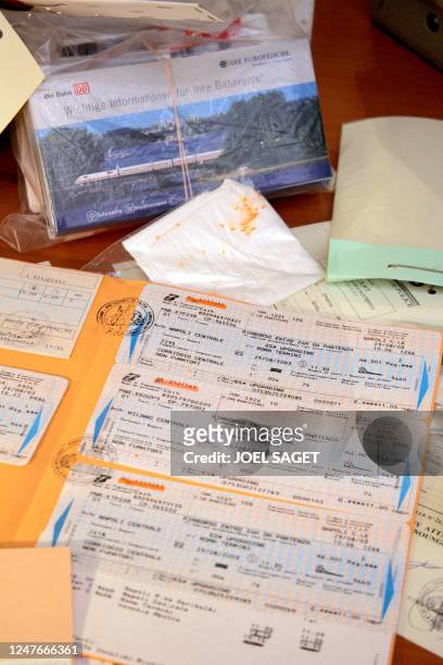 Vue, réalisée le 05 septembre 2005 dans les locaux de la préfecture de police de Paris, de contrefaçon de titres de transports SNCF présentés après...
