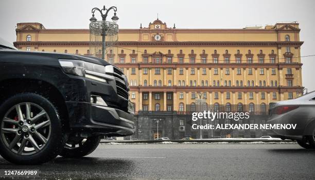 Cars go past the headquarters of the Federal Security Service , the successor agency to the KGB, and Lubyanka Square in front of it in central Moscow...