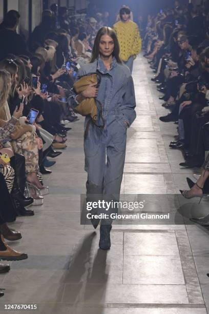 Model on the runway at Isabel Marant Fall 2023 Ready To Wear Fashion Show on March 2, 2023 at Place Colette,Domaine National du Palais Royal in...