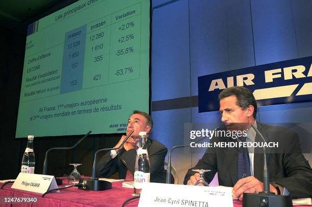 Head of French airline Air France, Jean-Cyril Spinetta flanked by executive director Philippe Calavia announce the results of Air France 28 May 2002,...