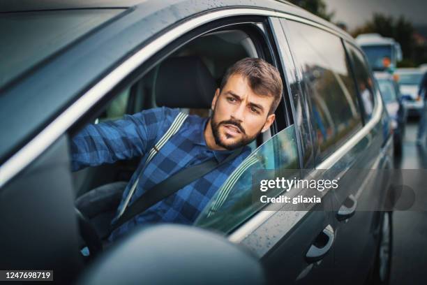 bumper aan bumper. - busy street stockfoto's en -beelden