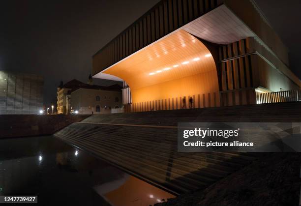 March 2023, Bavaria, Würzburg: The Museum im Kulturspeicher, reflected next to the modern facade of the natural gas-fired combined cycle power plant,...