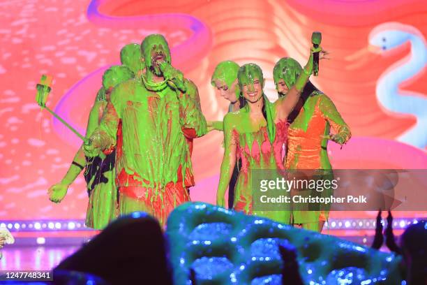Mia Burleson, Marc D'Amelio, Nate Burleson, Charli D'Amelio, Dixie D'Amelio and Heidi D'Amelio get slimed onstage at the Nickelodeon Kids' Choice...