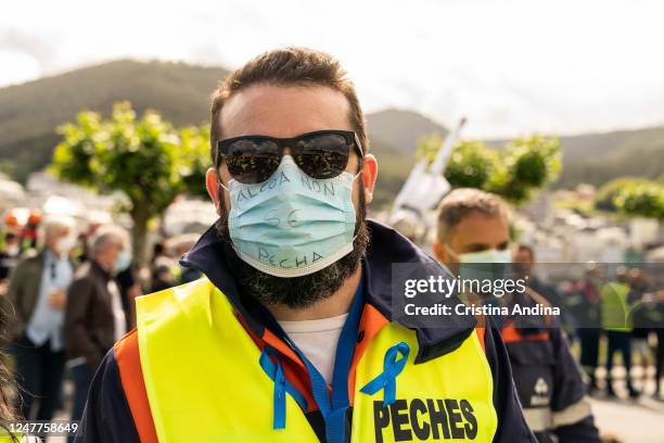 An Alcoa worker wears a face mask with the slogan in Galician "Alcoa does not close" on June 7, 2020 in Viveiro,Lugo, Spain. Alcoa workers are once...