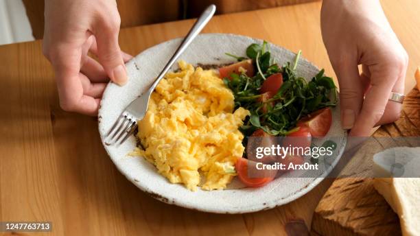 scrambled eggs with tomato arugula salad - scrambled eggs stock pictures, royalty-free photos & images