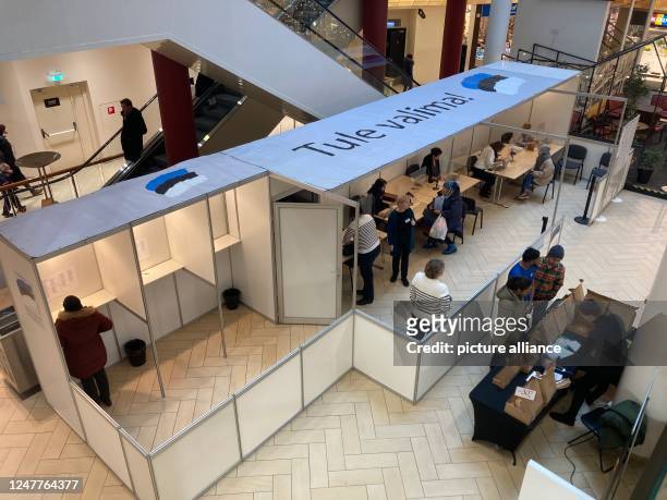 March 2023, Estonia, Tallinn: Polling station in a shopping center with the inscription "Tule valima! (The parliamentary elections in Estonia are set...