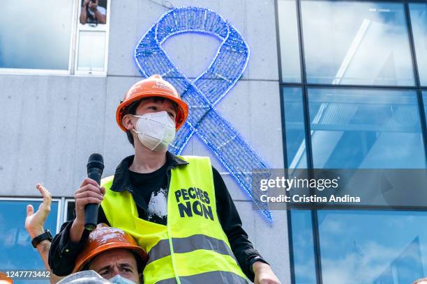 Dani, son of an Alcoa worker, who sent to Pedro Sánchez a video this week asking for help to save Alcoa, speaks to the people in Viveiro on June 7,...