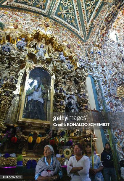 Fotografía tomada el 3 de abril de 2007 de la fachada de la iglesia de Santa María Tonantzintla, en el estado de Puebla al centro del país. Los...