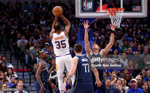 Kevin Durant of the Phoenix Suns scores a basket against the Dallas Mavericks in the first half of the game at American Airlines Center on March 5,...