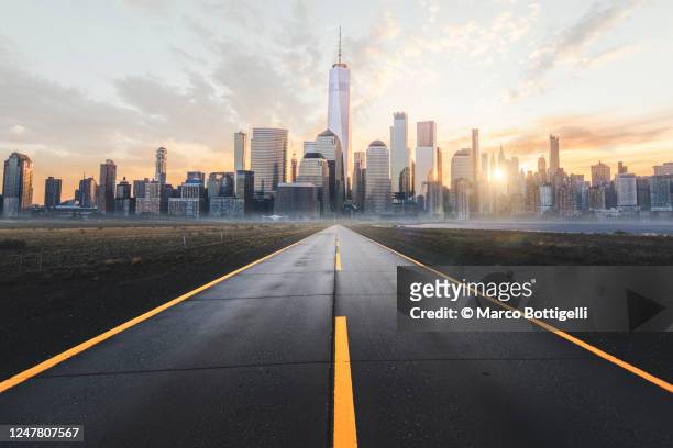 road to new york city - fluchtpunkt   stadt stock-fotos und bilder