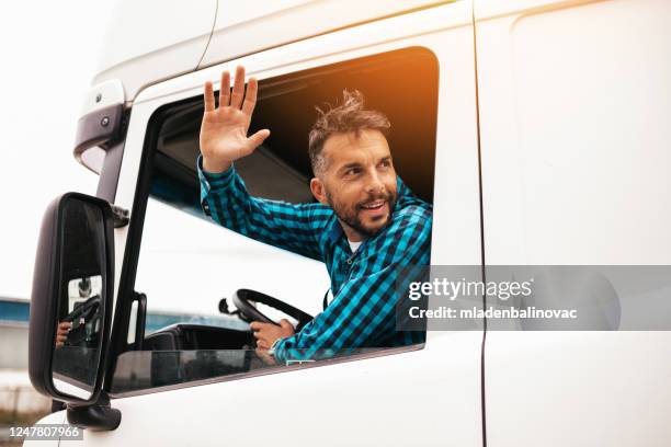 hombre conductor de camión - trucker fotografías e imágenes de stock