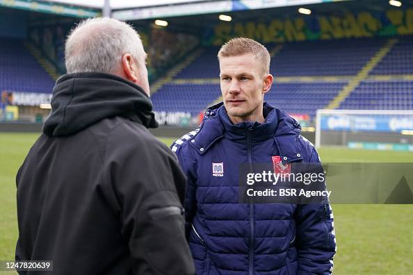 Coach Roger Reijners of Fortuna Sittard and Coach Joran Pot of FC