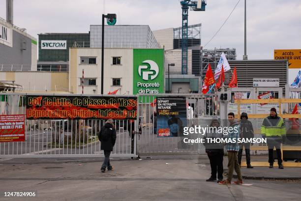 Rubbish collectors of the Paris municipality cleaning service "Proprete de Paris", gather in front of Ivry incinerator factory, in Ivry on March 6 as...