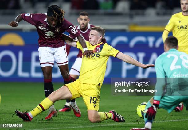 Yann Karamoh of Torino Fc scores his team's first goal during the Serie A match between Torino FC and Bologna FC at Stadio Olimpico di Torino on...