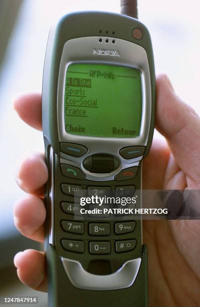 Picture taken 11 February 2000 of a mobile phone by the Finnish telecommunications company Nokia, which can be connected to the news files of the AFP...