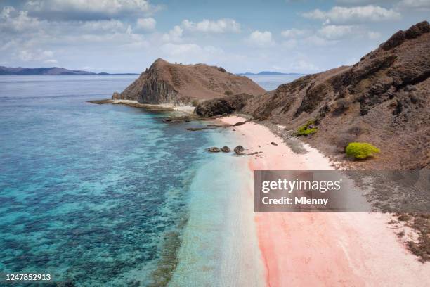 aerial view playa rosa isla komodo indonesia - east nusa tenggara fotografías e imágenes de stock