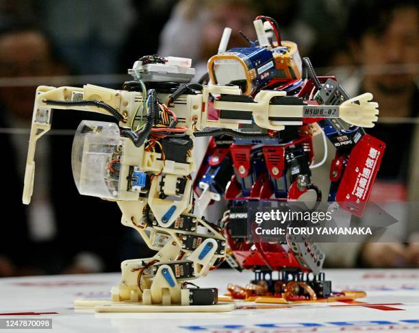 Robot Dynamiser fights with A-Do during a battle at the "Robo-One Grand Prix 2003" held in the International Robot Exhibition in Tokyo, 22 November...