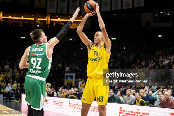 Edgaras Ulanovas of Zalgiris Kaunas and Louis Olinde of ALBA Berlin during the match between ALBA Berlin and Zalgiris Kaunas on March 7, 2023 in...