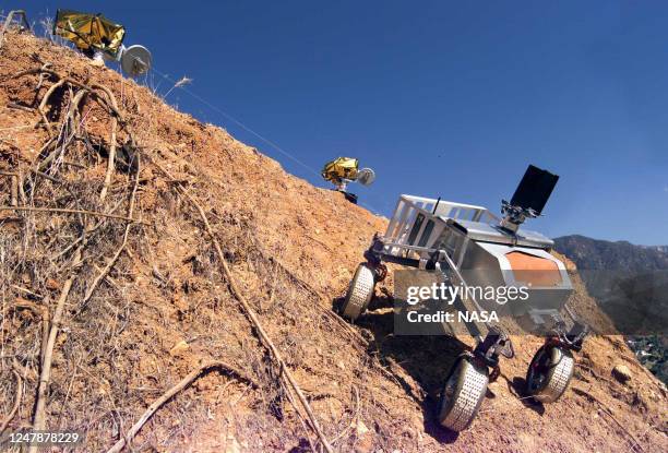 This image obtained 20 December, 2001 from NASA shows a new breed of prototype land rover that researchers at NASA's Jet Propulsion Laboratory are...