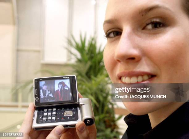 "Créativité sur mini-écran pour les films réalisés avec téléphone mobile"- Picture taken of a woman holding a cell phone 07 April 2006 at the annual...