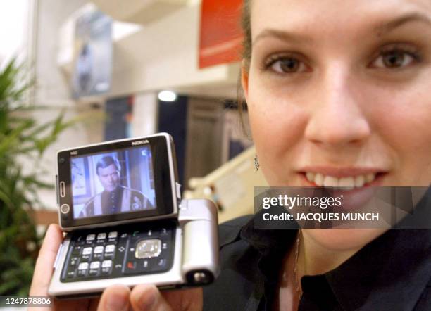 "Créativité sur mini-écran pour les films réalisés avec téléphone mobile"- Picture taken of a woman holding a cell phone 07 April 2006 at the annual...