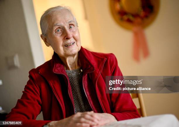February 2023, Berlin: Helga Müller sits at her dining table. Under the motto "Young meets old", the association "Friends of the elderly" arranges...