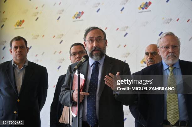 The president of the National Primary Commission, Jesus Maria Casal , accompanied by members of a national commission for the upcoming opposition...