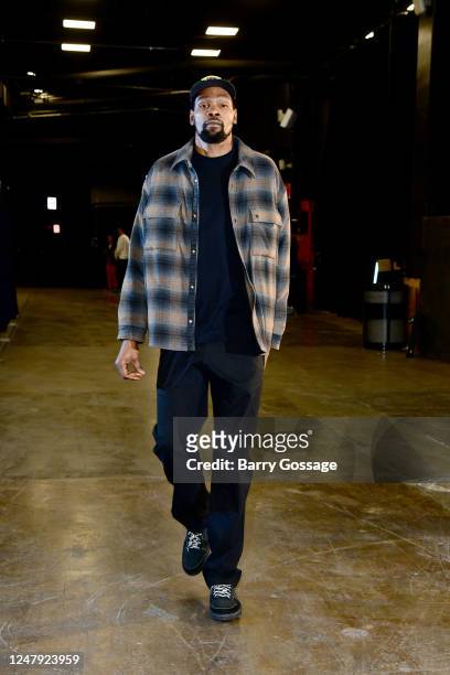 Kevin Durant of the Phoenix Suns arrives to the arena before the game against the Phoenix Suns on March 8, 2023 at Footprint Center in Phoenix,...
