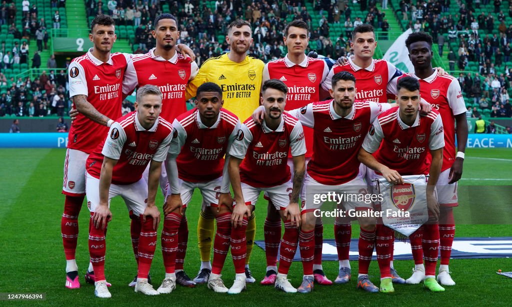 Arsenal Tea Photo Arsenal FC players pose for a team photo before the start of the ...