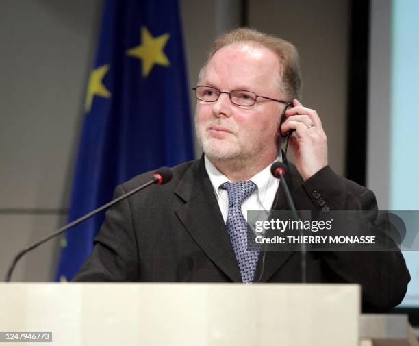 Lucien Lux, Luxembourg's Environment minister is pictured during a press conference, 16 February 2005 in Brussels, as the Kyoto treaty on global...