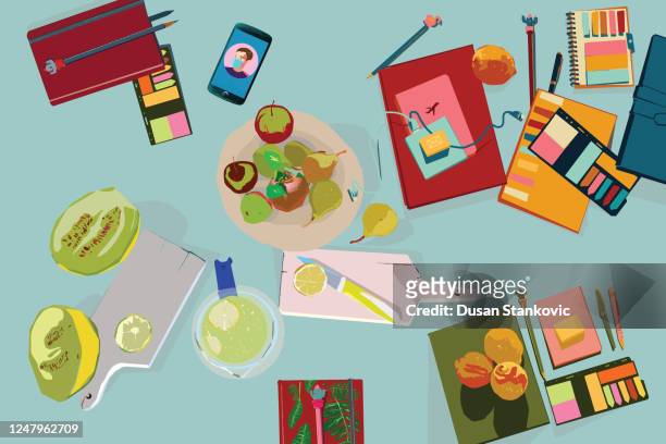 illustrazioni stock, clip art, cartoni animati e icone di tendenza di scrivania home office con vista dall'alto con frutta fresca - marciare