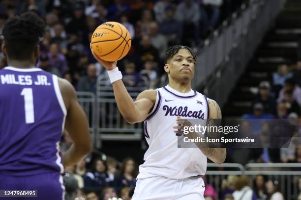 Kansas State Wildcats forward Keyontae Johnson makes a pass in the first half of a Big 12 Tournament quarterfinal basketball game between the TCU...