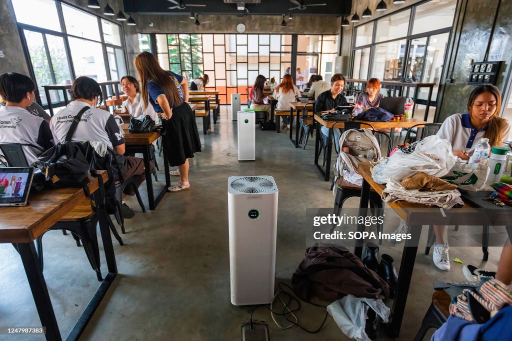 Illustration of Reducing Air Pollution With Air Purifiers