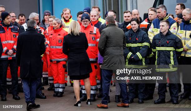 Erman Interior Minister Nancy Faeser speaks to first responders during a visit with Hamburg's Interior Senator Andy Grote at the tatort where several...