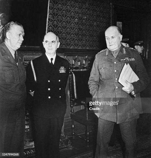 Le général américain George Marshall , maréchal américain William D. Leahy et le général britannique Alan Brooke sont photographiés pendant la...