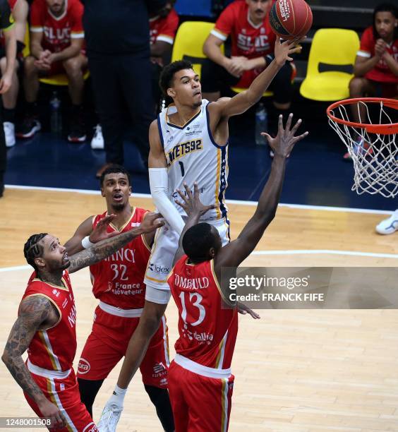 Metropolitan 92' power forward Victor Wembanyama shoots the ball over Nancy's Stephane Gombauld during the French Elite basketball match between...