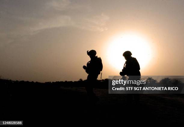 Picture released by the US army 30 May 2007 shows US soldiers Two Soldiers with Battery C, 2nd Battalion, 12th Field Artillery Regiment, 4th Stryker...