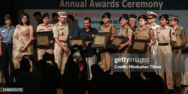 Delhi Chief Minister Arvind Kejriwal along with Swati Maliwal, Chairperson of Delhi Commission for Women present the Award to CRPF Women Achievers...