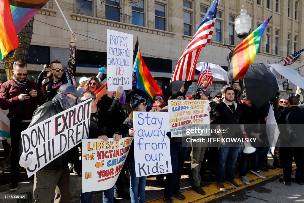 Anti Drag Rally Pro- and anti-drag queen protestors gather outside of Sidetrack... News ...