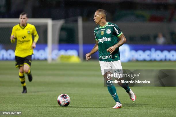 Breno Lopes of Palmeiras runs with the ball during a match between Palmeiras and Sao Bernardo as part of Quarter Finals of Campeonato Paulista at...