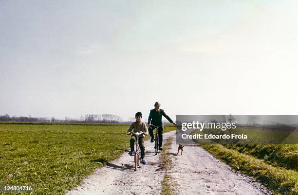 bike ride - vintage bicycle stock pictures, royalty-free photos & images