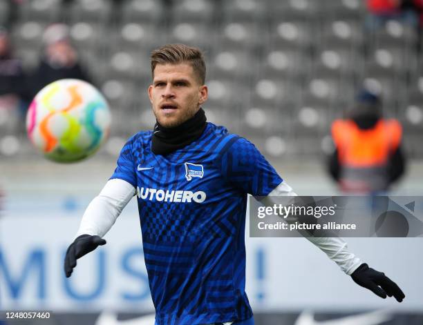 March 2023, Berlin: Soccer: Bundesliga, Hertha BSC - FSV Mainz 05, Matchday 24, Olympiastadion, Hertha's Florian Niederlechner during training before...