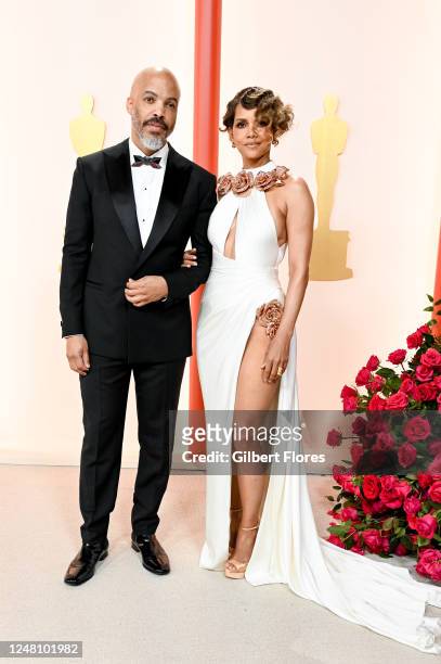 Van Hunt and Halle Berry at the 95th Annual Academy Awards held at Ovation Hollywood on March 12, 2023 in Los Angeles, California.
