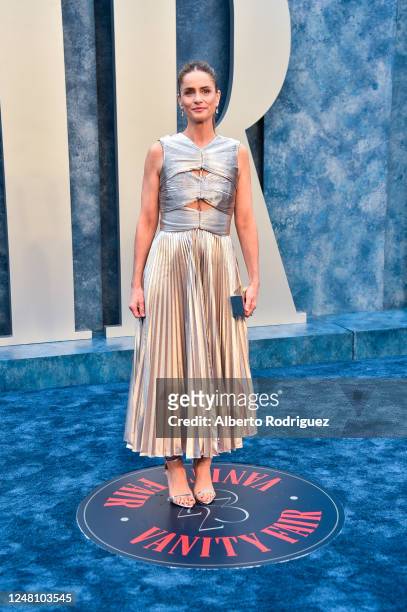 Amanda Peet arrives at the 2023 Vanity Fair Oscar Party held at the Wallis Annenberg Center for the Performing Arts on March 12, 2023 in Beverly...
