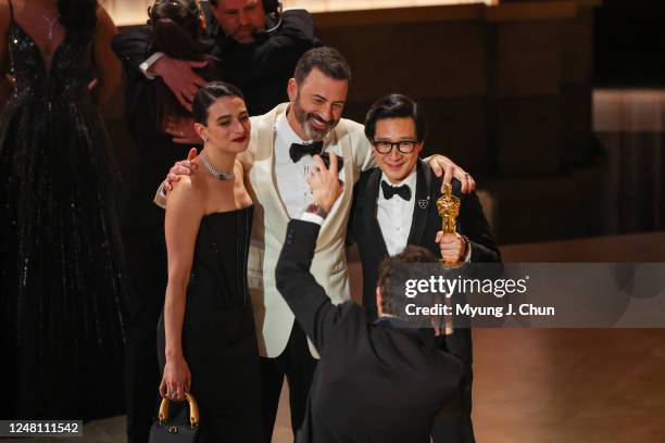 Jenny Slate, Jimmy Kimmel and Ke Huy Quan at the 95th Academy Awards in the Dolby Theatre on March 12, 2023 in Hollywood, California.