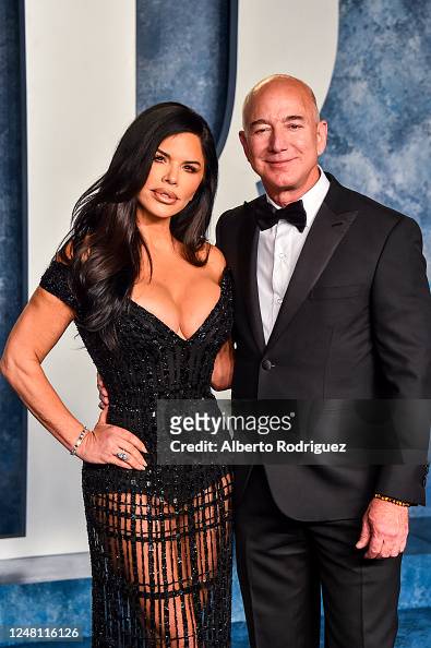 Lauren Sanchez and Jeff Bezos arrive at the 2023 Vanity Fair Oscar ...