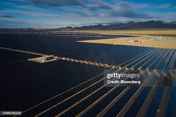 State Line Generators Stateline Solar Photos and Premium High Res Pictures - Getty Images