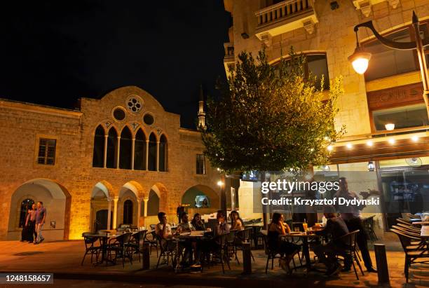 alfresco dining at place de l’etoile, beirut, lebanon - lebanese food stock-fotos und bilder