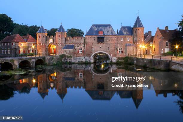 medieval koppelpoort gate in amersfoort, the netherlands - amersfoort nederland stockfoto's en -beelden