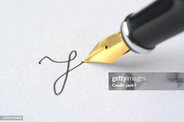 signature - caligrafía fotografías e imágenes de stock